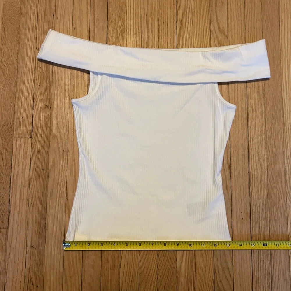 Off-Shoulder White Ribbed Top - Picture 6 of 7